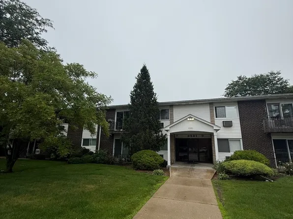9581 Dee Rd #202B, Des Plaines, IL 60016