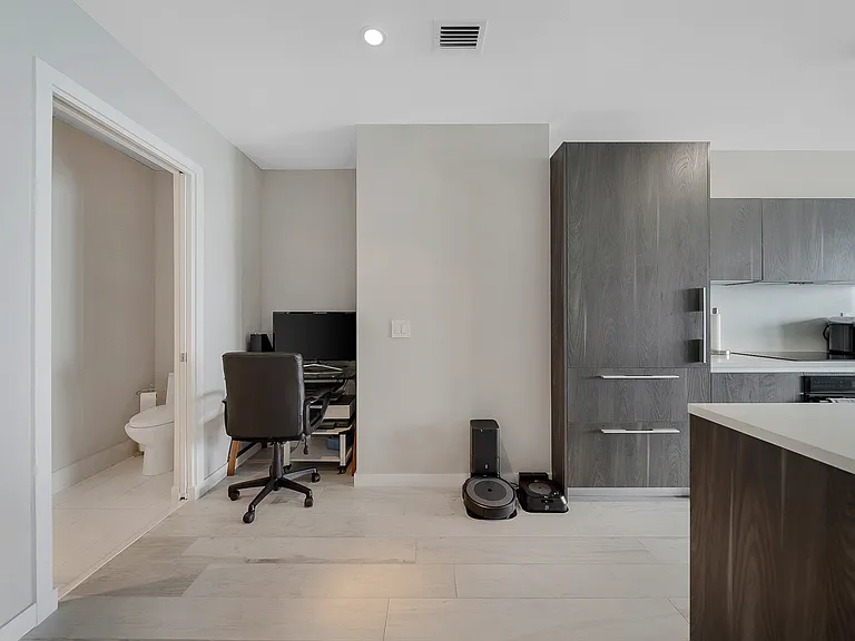 480 NE 31st St #1402 — Photo 7