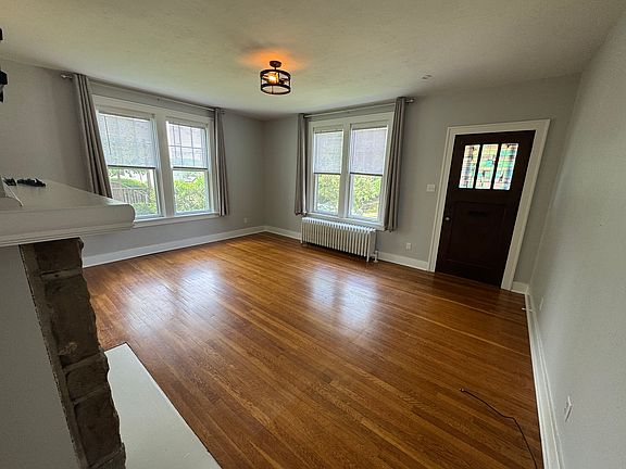 4th image of 14 Maplewood Ave #14