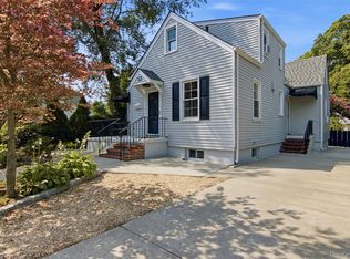 32 Franklin Ave, Sea Cliff, NY 11579