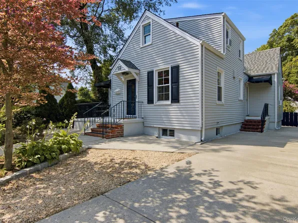 32 Franklin Avenue, Sea Cliff, NY 11579