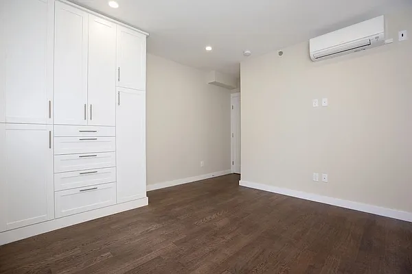 Rented by REAL New York | media 21