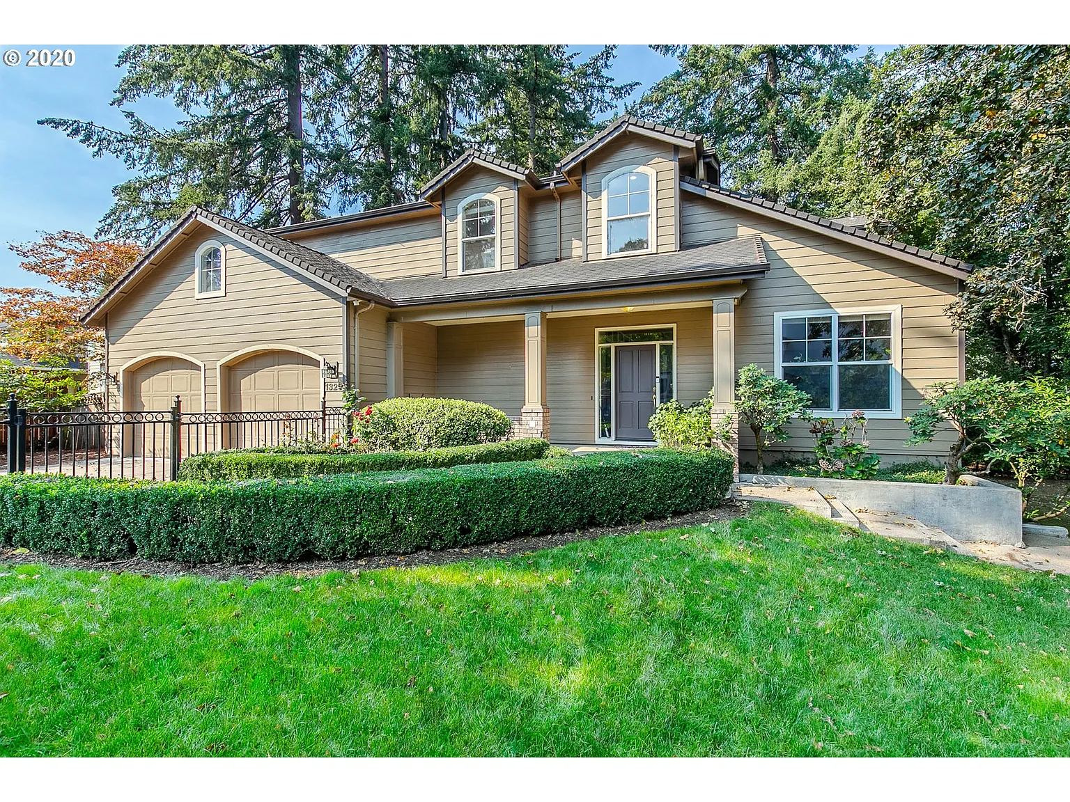 1325 Ravenwood Dr photo 1
