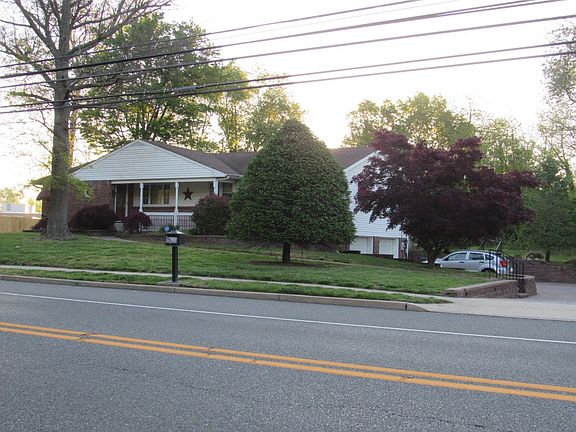 3rd image of 699 Grove Rd