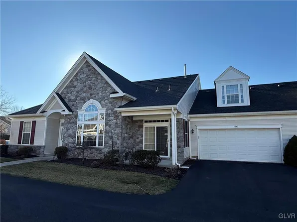 1847 Gregory Pl, Hellertown, PA 18055