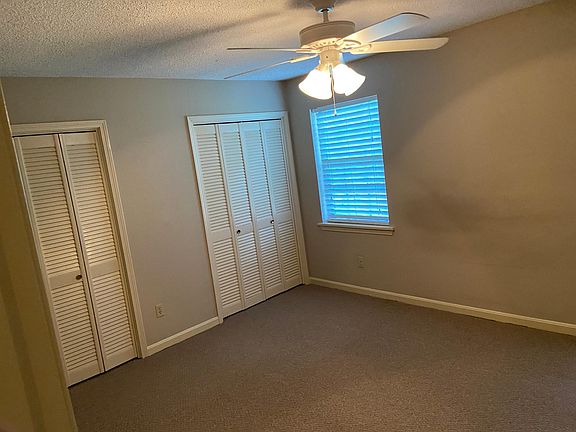5th image of 165 Fox Hollow Ln