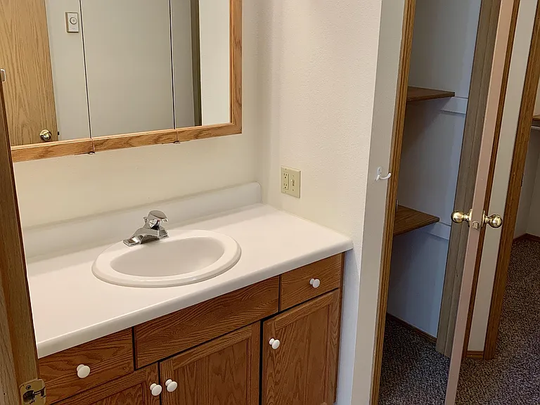 323 Janet St — Photo 17