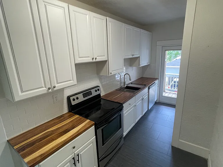 416 W Amelia Ave #3 — Photo 2
