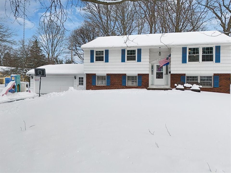 1st image of 280 Fox Meadow Rd