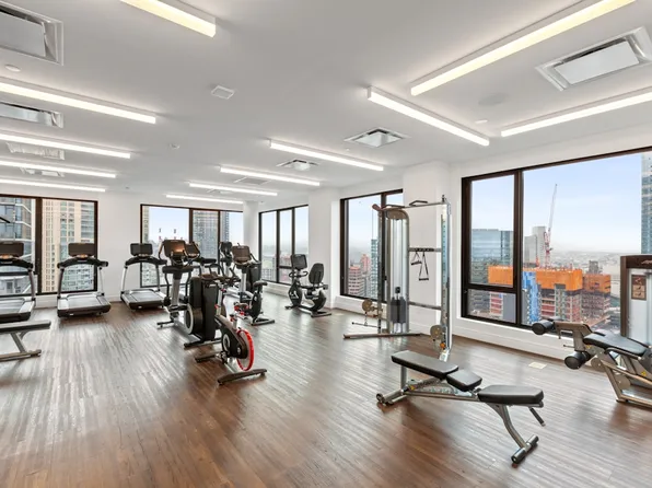 27-19 44th Dr image 9 of 15