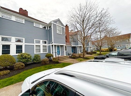 5th image of 501 Auburn St APT 103