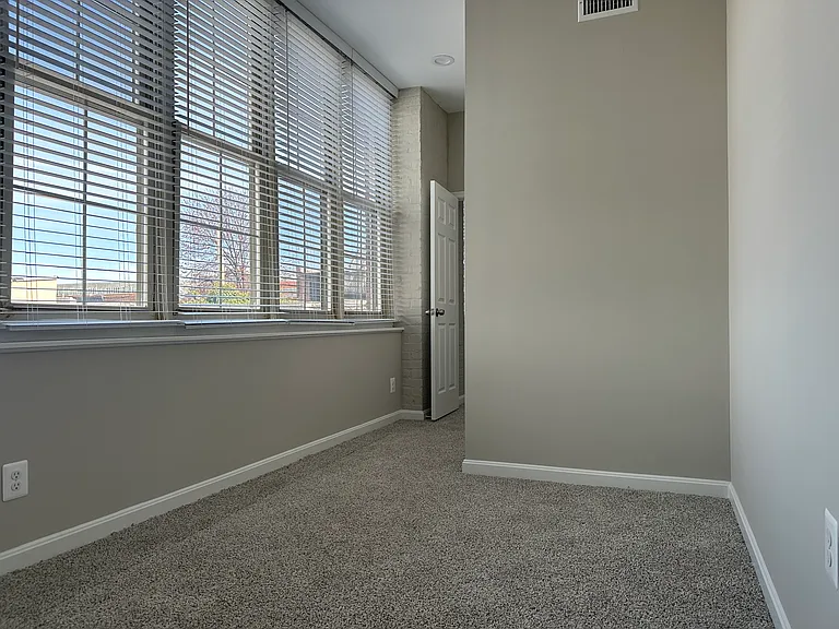 1516 Lancaster St #2C — Photo 8