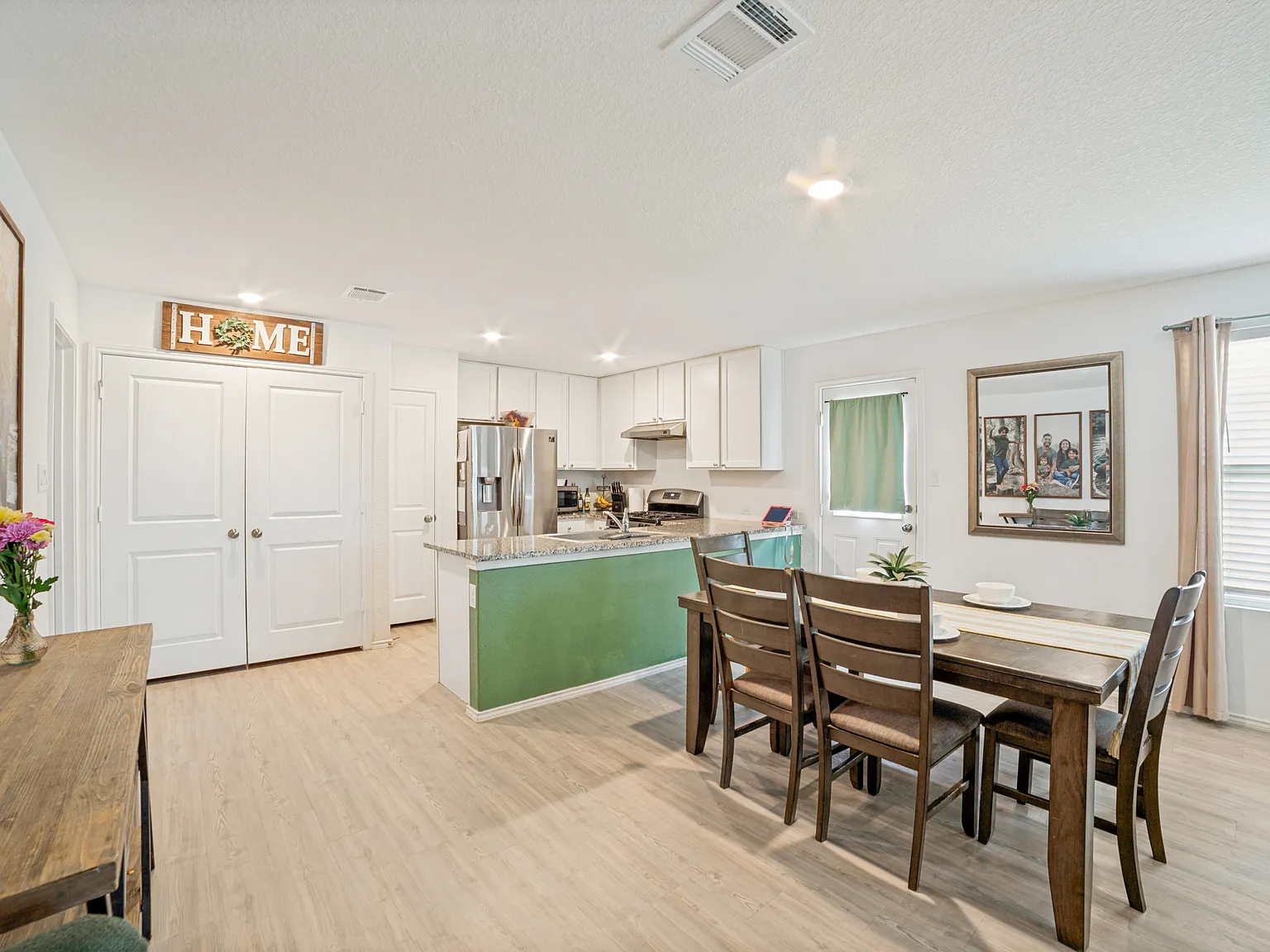 3 bed, 1266 sqft, $1,700 — Photo 4