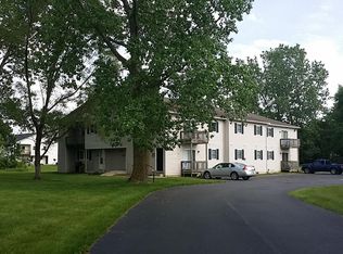 7477 Crosscreek Dr, Temperance, MI 48182