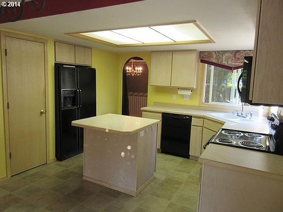 3rd image of 15609 NE 23rd St