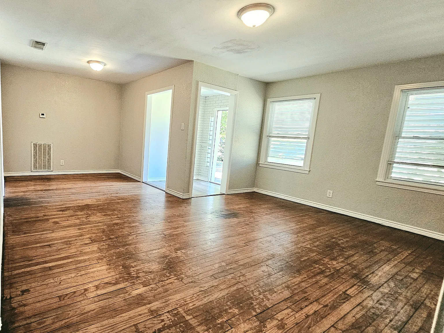 4 bed, 1697 sqft, $2,000 — Photo 2
