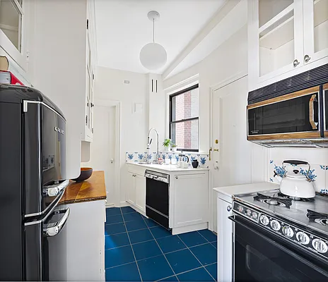 Sold by Compass | media 8