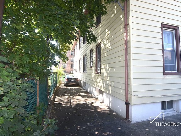 4th image of 2231 E 18th St #Mf