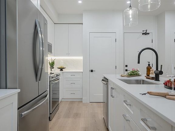 5th image of 46185 Thomas Rd #203