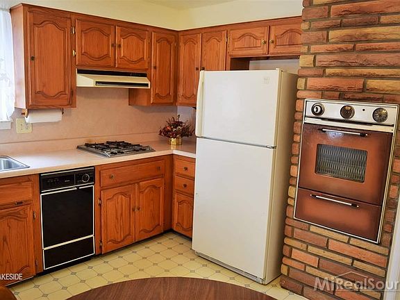 3rd image of 15715 Flanagan St