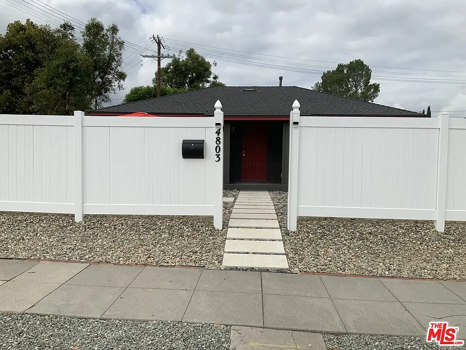 2 bed, 1.0 bath, 900 sqft, $3,000 — Photo 4