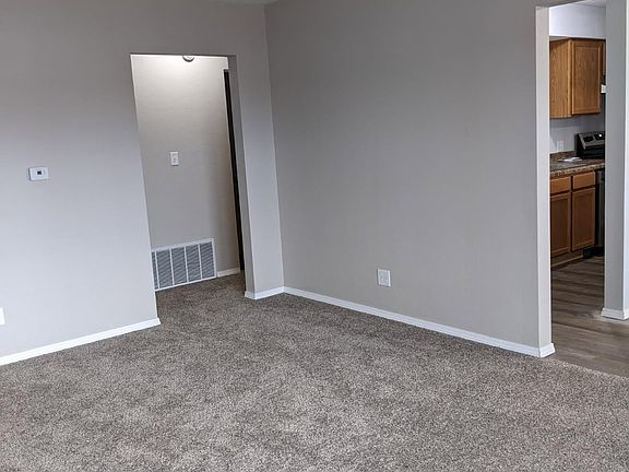 4th image of 8 Rosewood Ln
