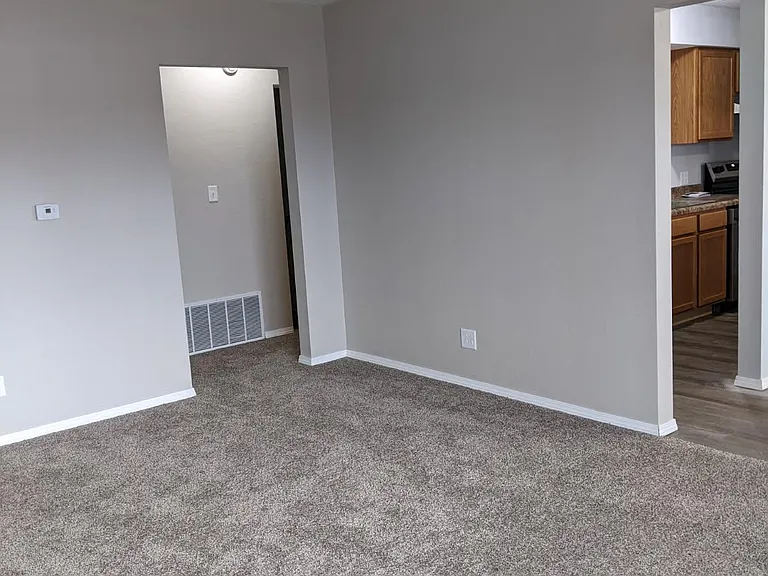 8 Rosewood Ln — Photo 4
