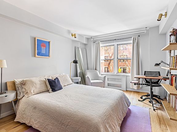 4th image of 135 Willow St APT 206