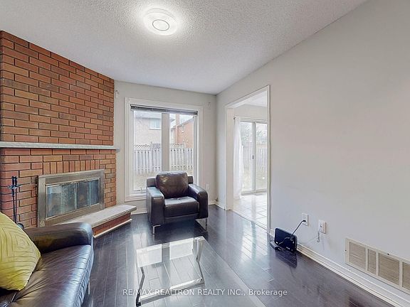 4th image of 8 Estoril St
