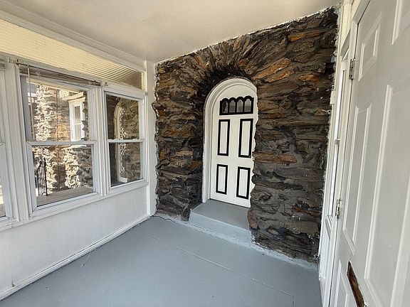 4th image of 373 E Cliveden St