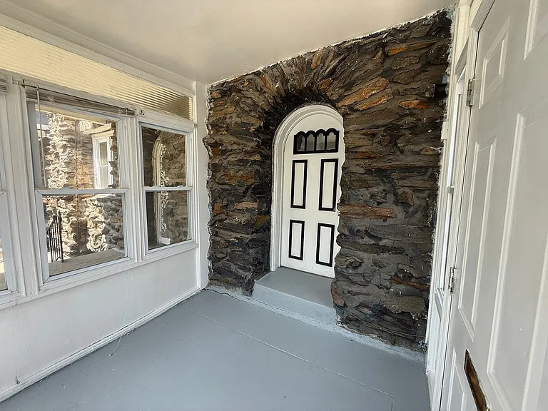 373 E Cliveden St — Photo 4