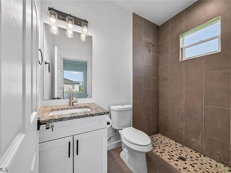 1530 Gilbert Ave S — Photo 21