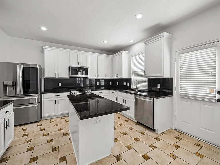 19202 Dickson Park Dr — Photo 4