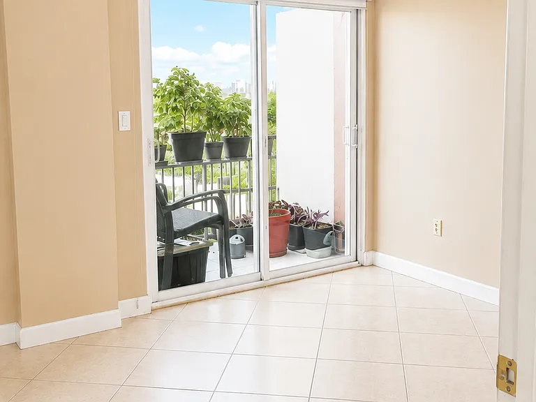 2280 SW 32nd Ave #508 — Photo 8