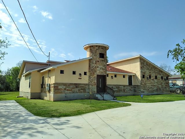 1st image of 233 Esmeralda Dr #1