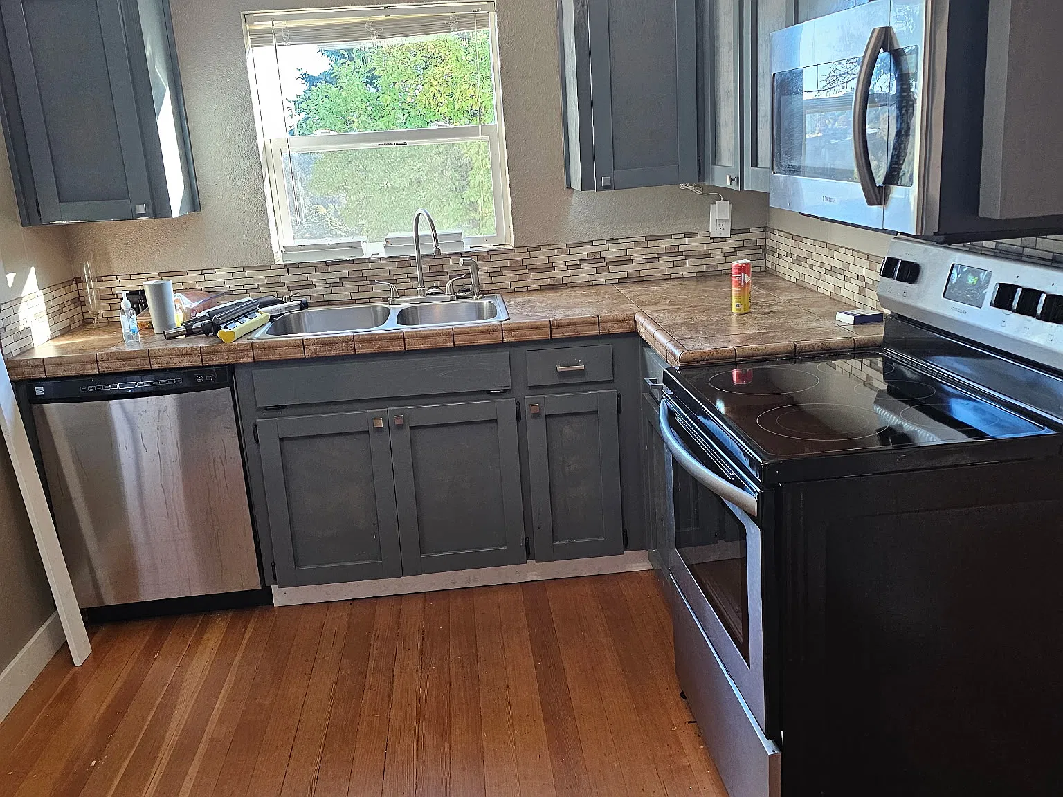 4 bed, 2.5 bath, 1925 sqft, $3,200 — Photo 2