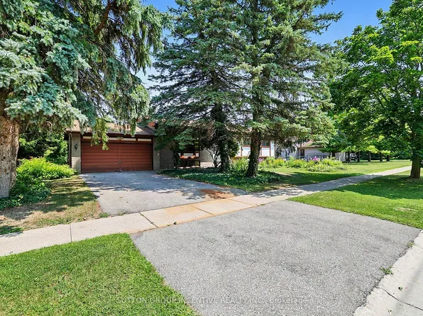 37 Moore Park Dr, King, ON L0G 1T0