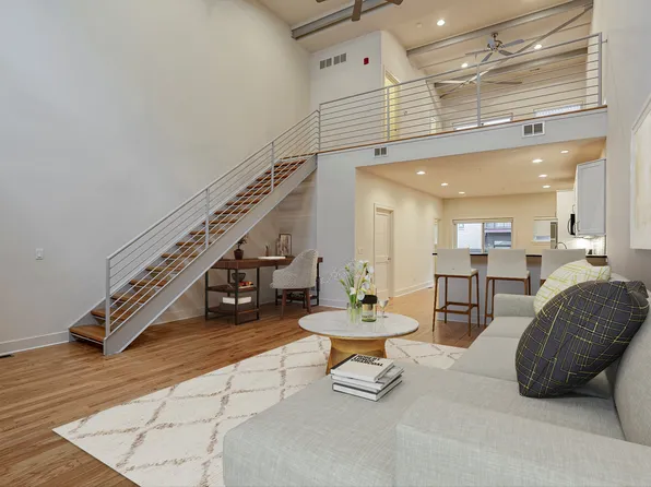 2100 Greenwood St Unit 203, Evanston, IL 60201