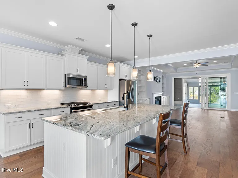 3688 Gardenia Ln — Photo 5