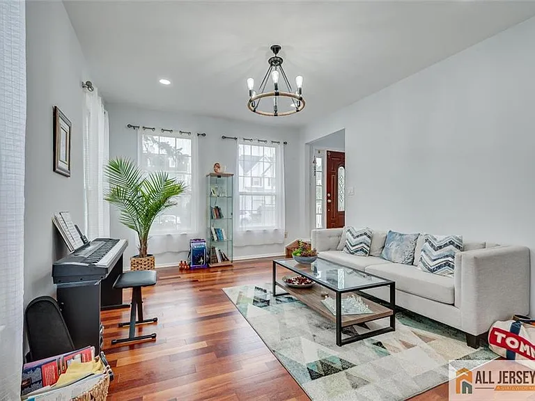 7 Stanford Dr — Photo 7