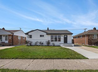 26261 Fernwood St, Roseville, MI