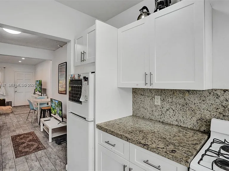 911 Meridian Ave #104 — Photo 7