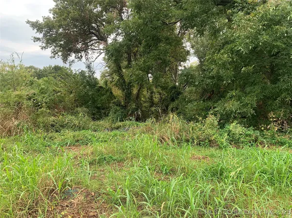 204 E Osage Ave, Nowata, OK 74048