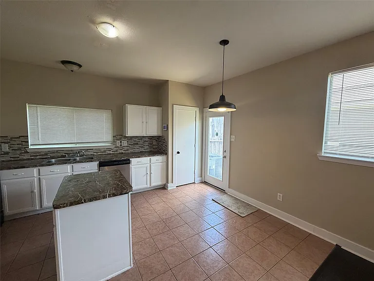11736 Chanteloup Dr — Photo 6