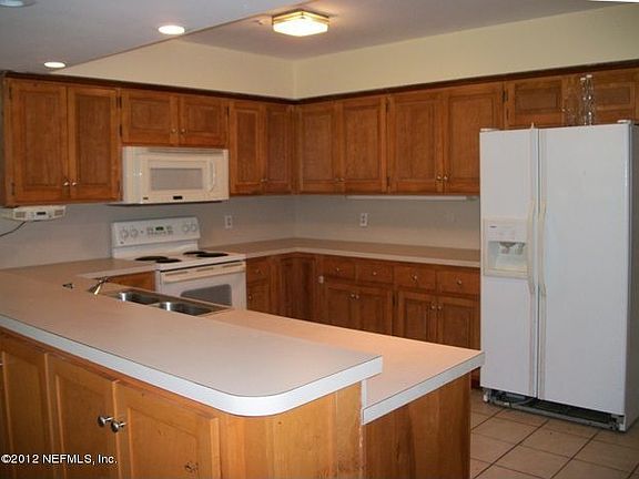 4th image of 2446 La Mesa Dr E
