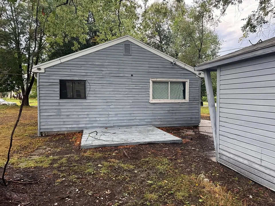 3 bed, 884 sqft, $1,200 — Photo 3