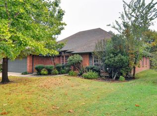 112 Clover Ln, Burleson, TX 76028