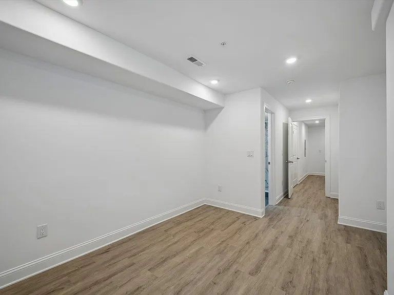 3958 Mount Vernon St #1 — Photo 10