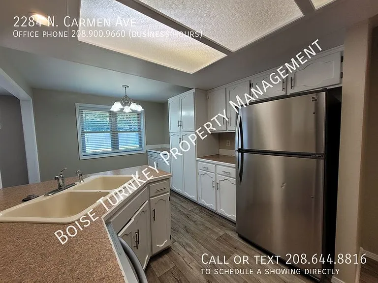 2284 N Carmen Ave — Photo 16