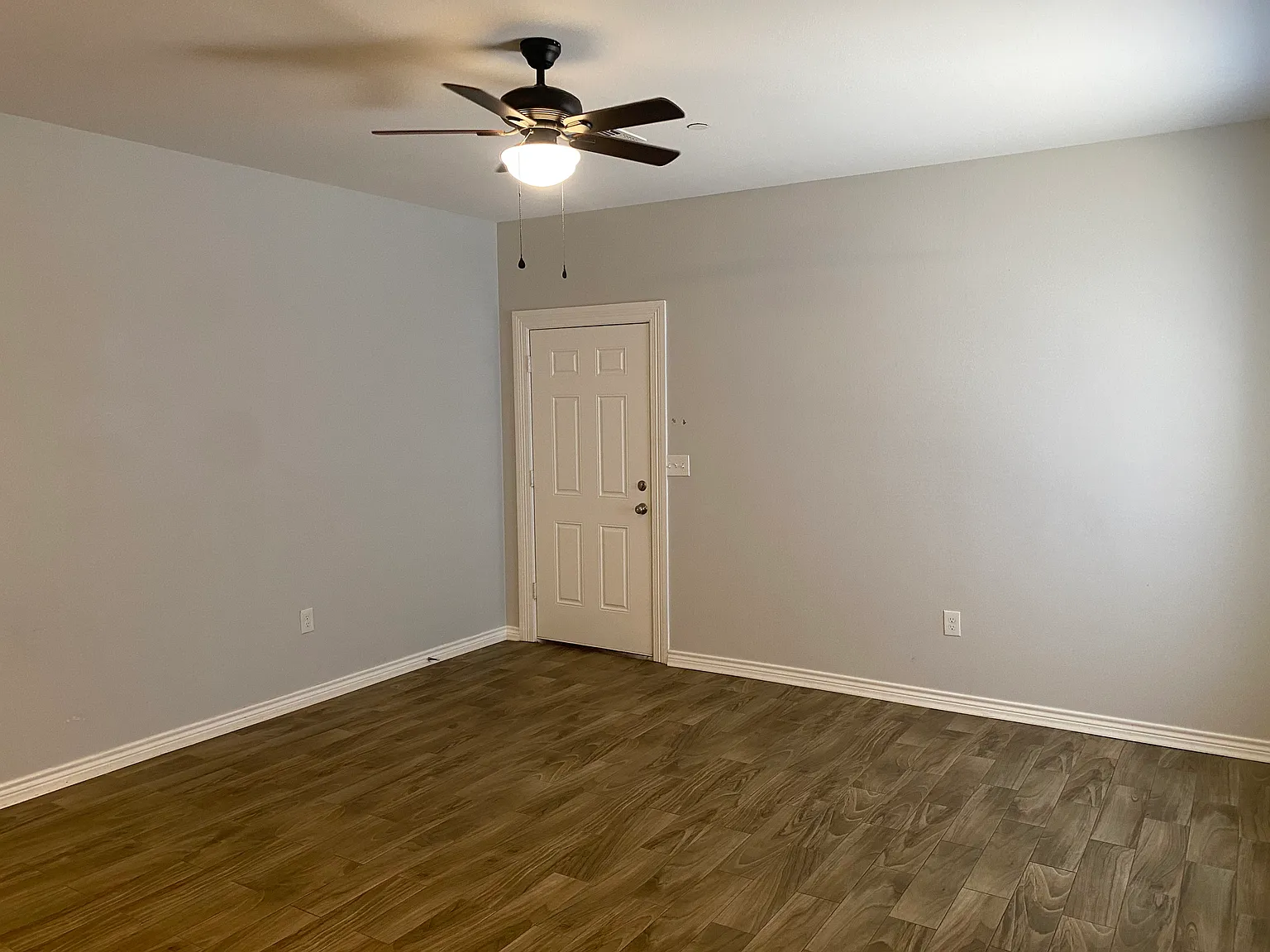 1 bed, 900 sqft, $1,050 — Photo 4